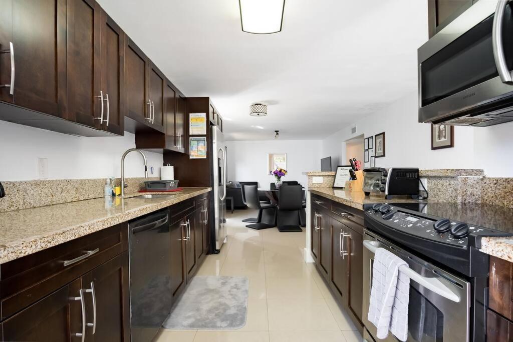 A2 - Endless Summer Vacation Rentals - 3 Bedroom Apartment Close To Casino フォート・ローダーデール エクステリア 写真