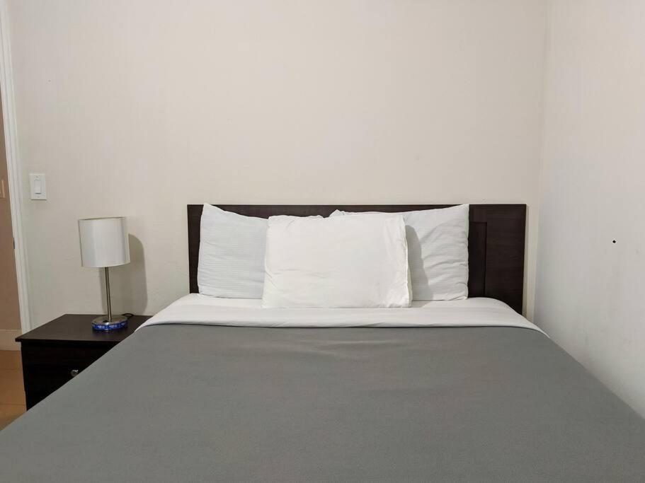 A2 - Endless Summer Vacation Rentals - 3 Bedroom Apartment Close To Casino フォート・ローダーデール エクステリア 写真