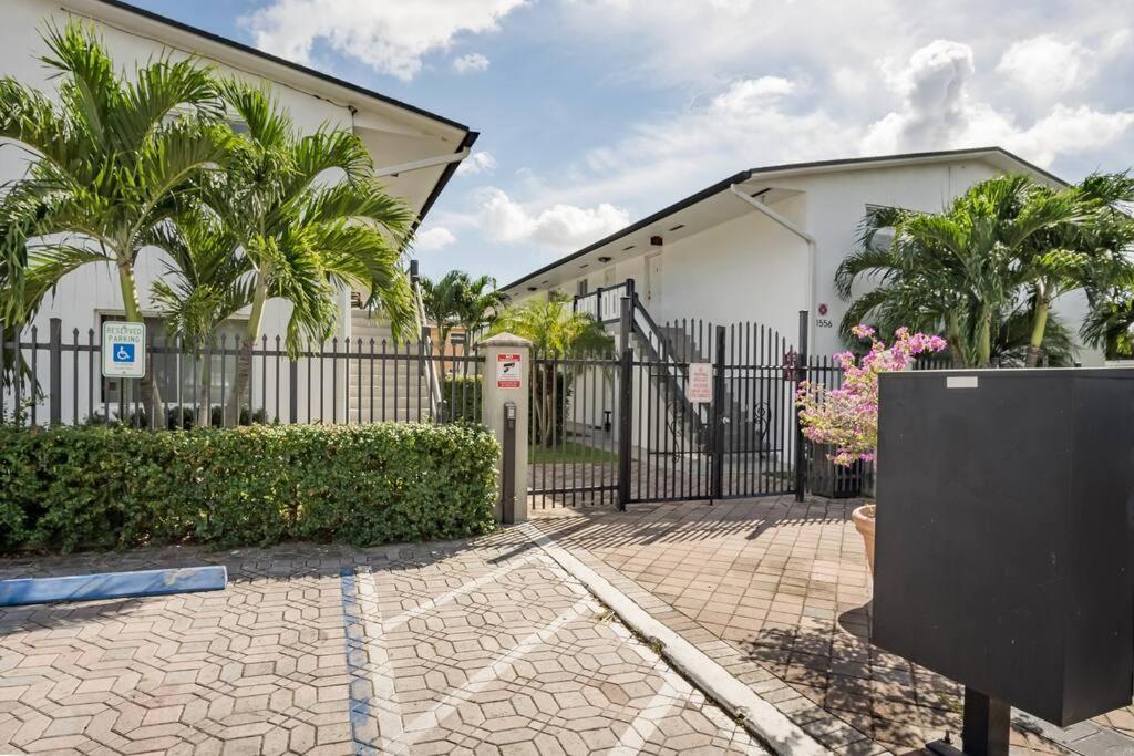 A2 - Endless Summer Vacation Rentals - 3 Bedroom Apartment Close To Casino フォート・ローダーデール エクステリア 写真