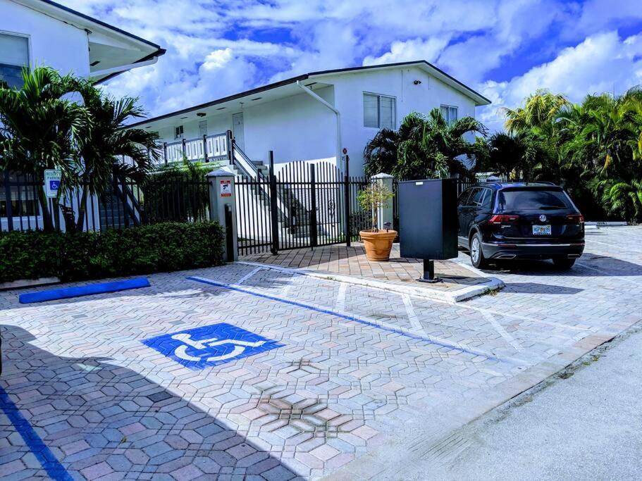A2 - Endless Summer Vacation Rentals - 3 Bedroom Apartment Close To Casino フォート・ローダーデール エクステリア 写真