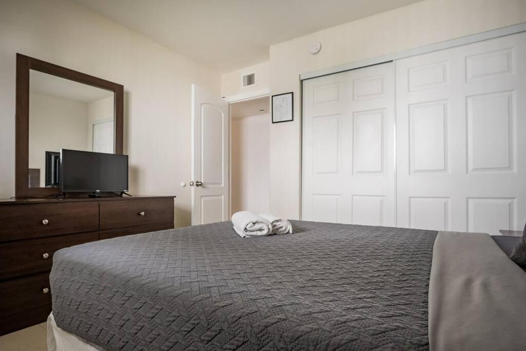 A2 - Endless Summer Vacation Rentals - 3 Bedroom Apartment Close To Casino フォート・ローダーデール エクステリア 写真