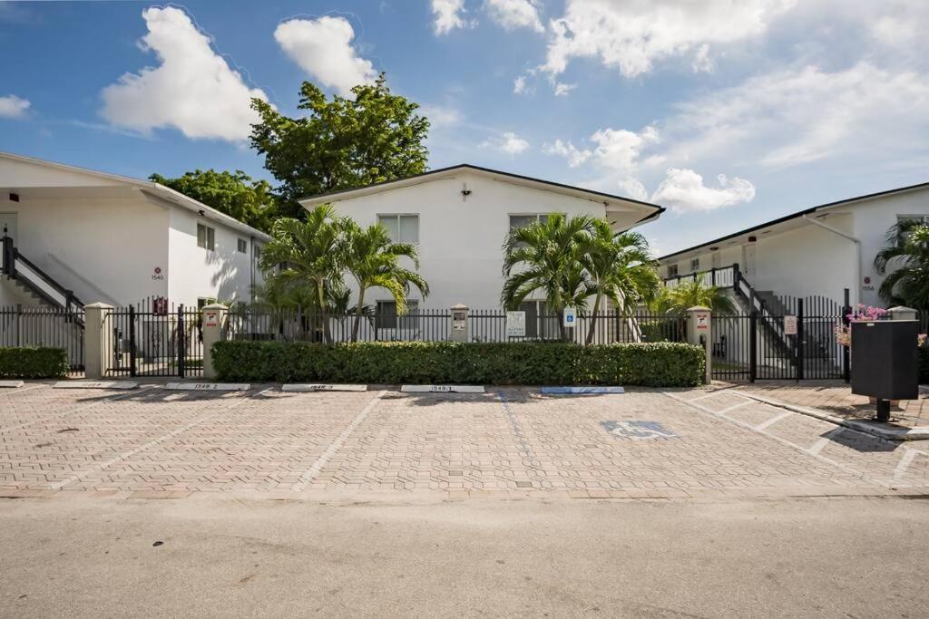 A2 - Endless Summer Vacation Rentals - 3 Bedroom Apartment Close To Casino フォート・ローダーデール エクステリア 写真