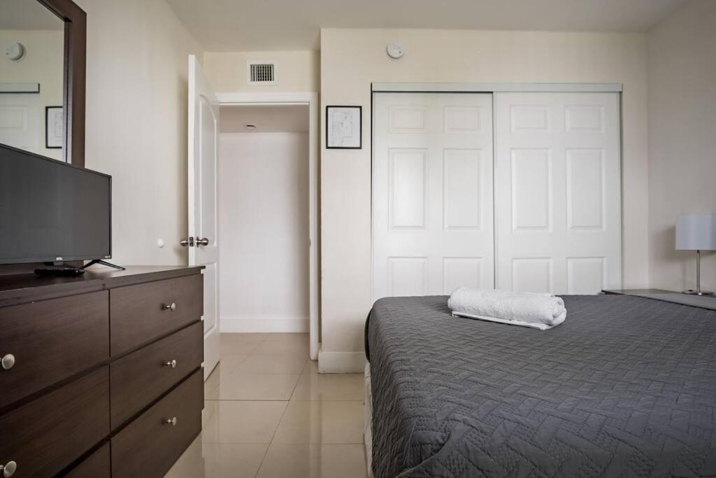 A2 - Endless Summer Vacation Rentals - 3 Bedroom Apartment Close To Casino フォート・ローダーデール エクステリア 写真